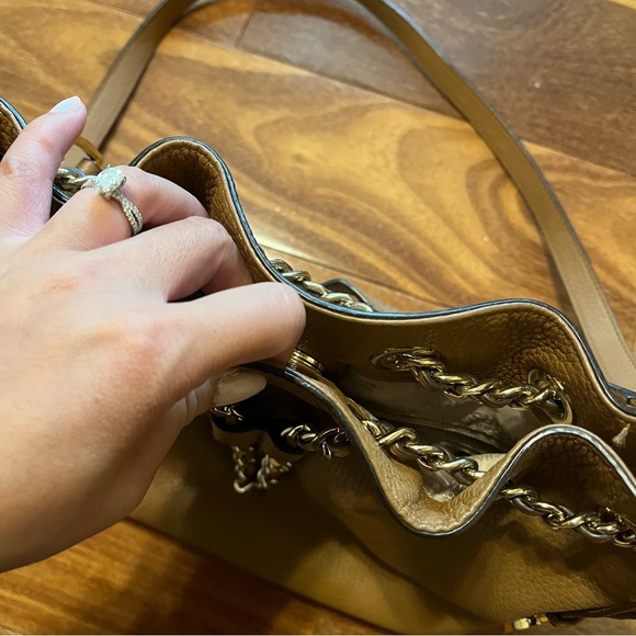 Michael Kors "Frankie" Drawstring Messenger Bag Leather shoulder/cross body - Picture 8 of 14